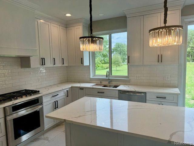 39830 DEQUINDRE Road