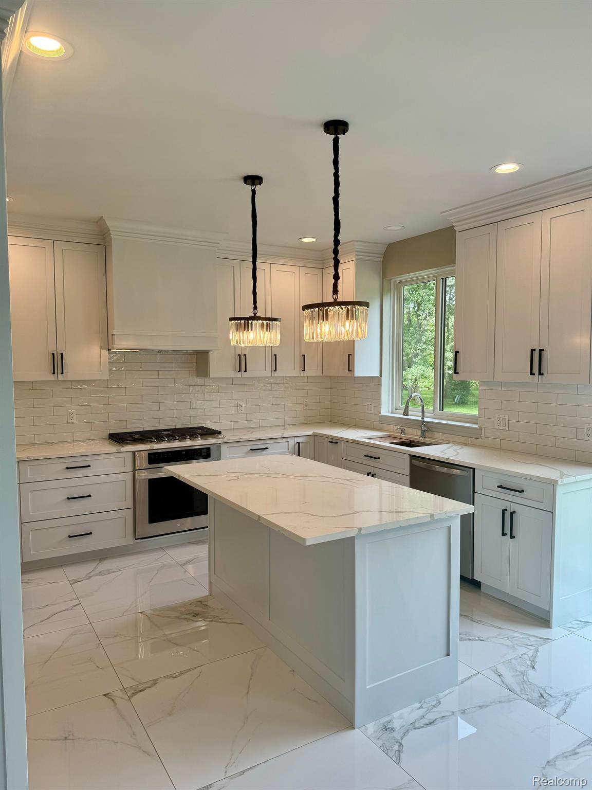 39830 DEQUINDRE Road