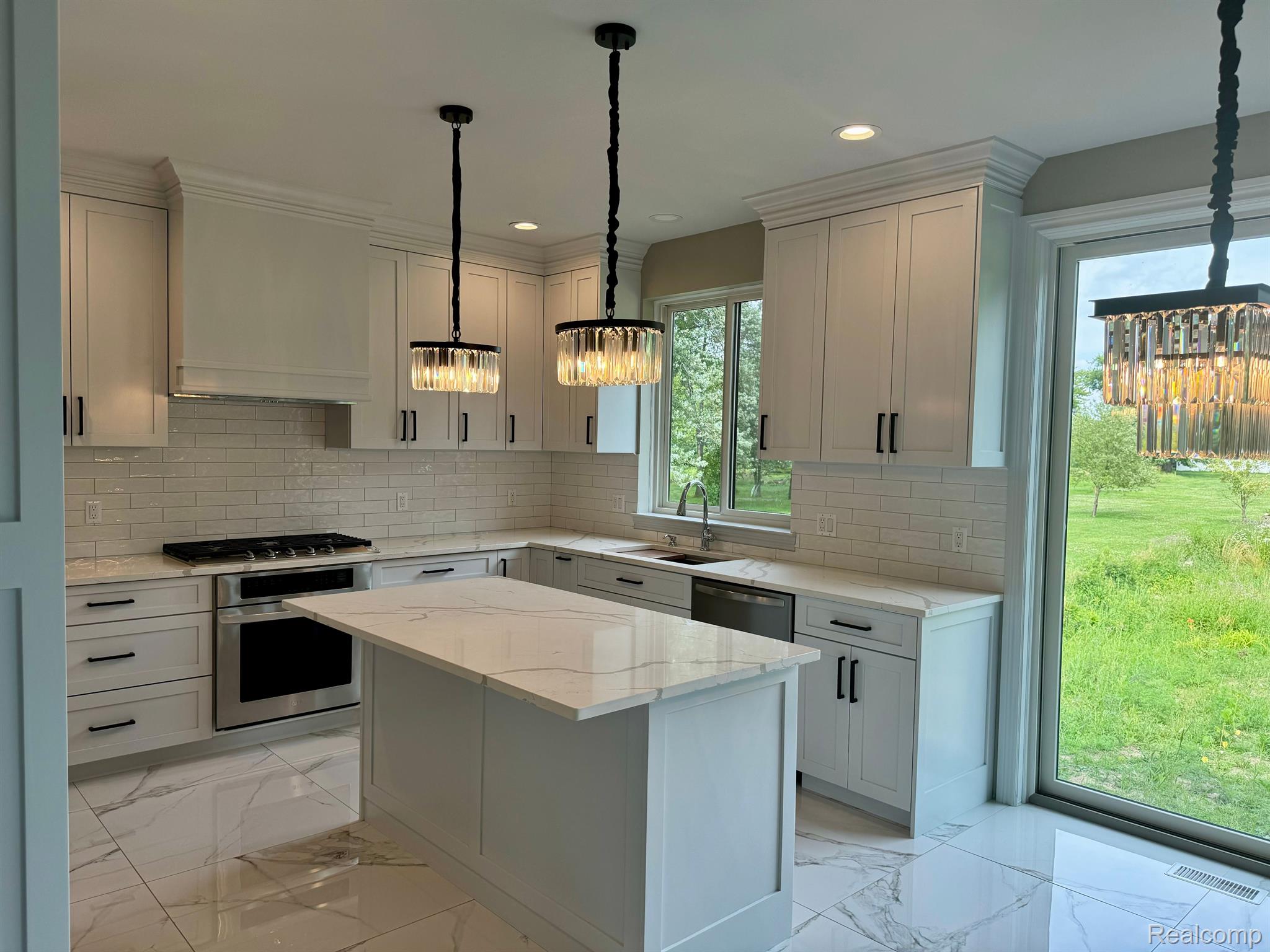 39830 DEQUINDRE Road