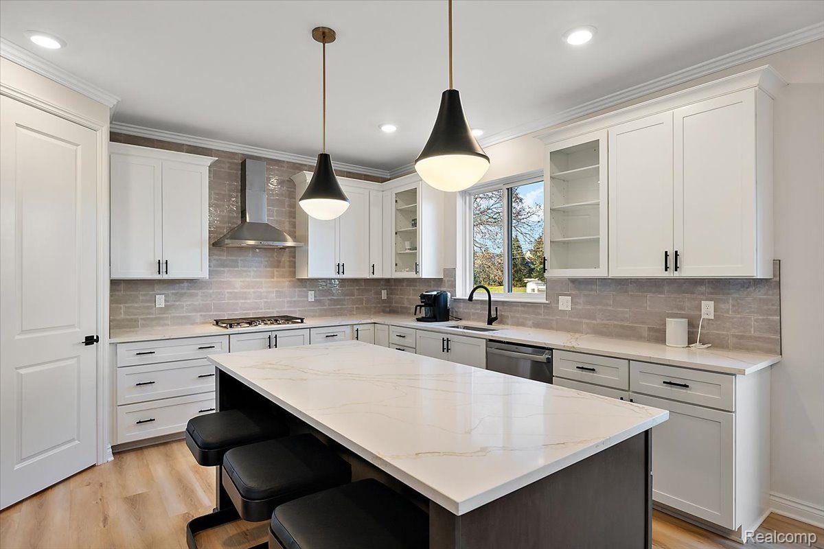 4044 Blossom Drive