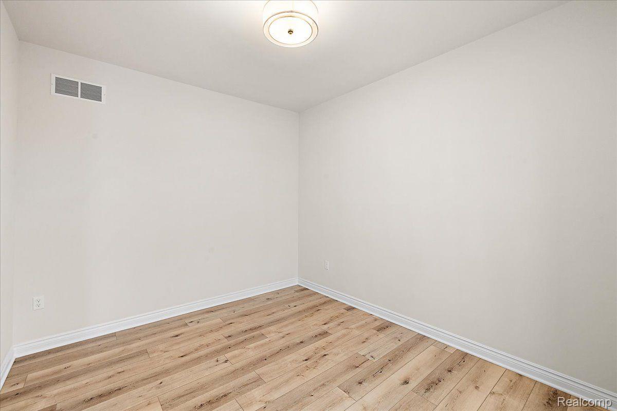 51568 VALLEY VIEW Court