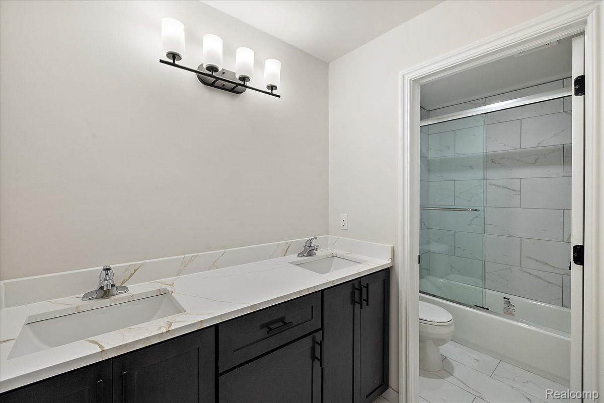 51568 VALLEY VIEW Court