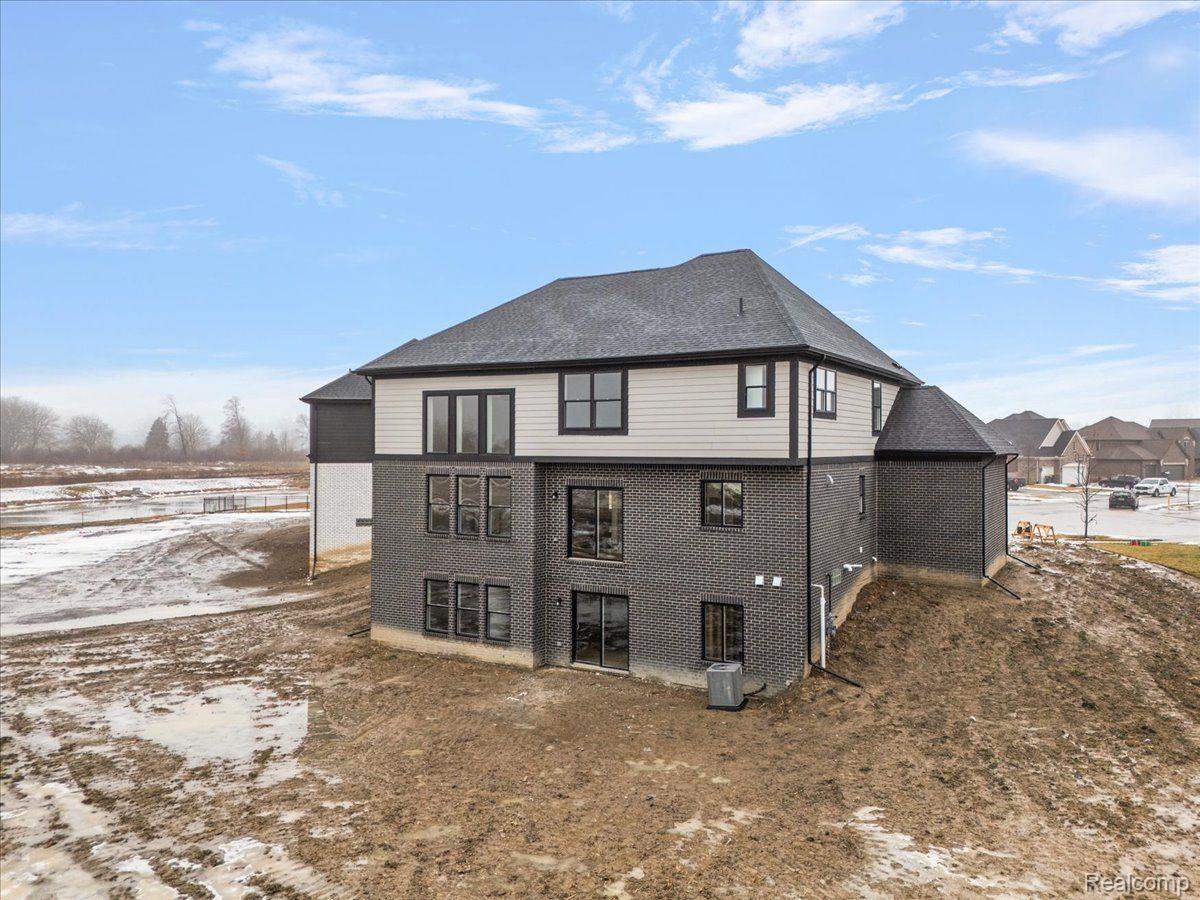 51568 VALLEY VIEW Court