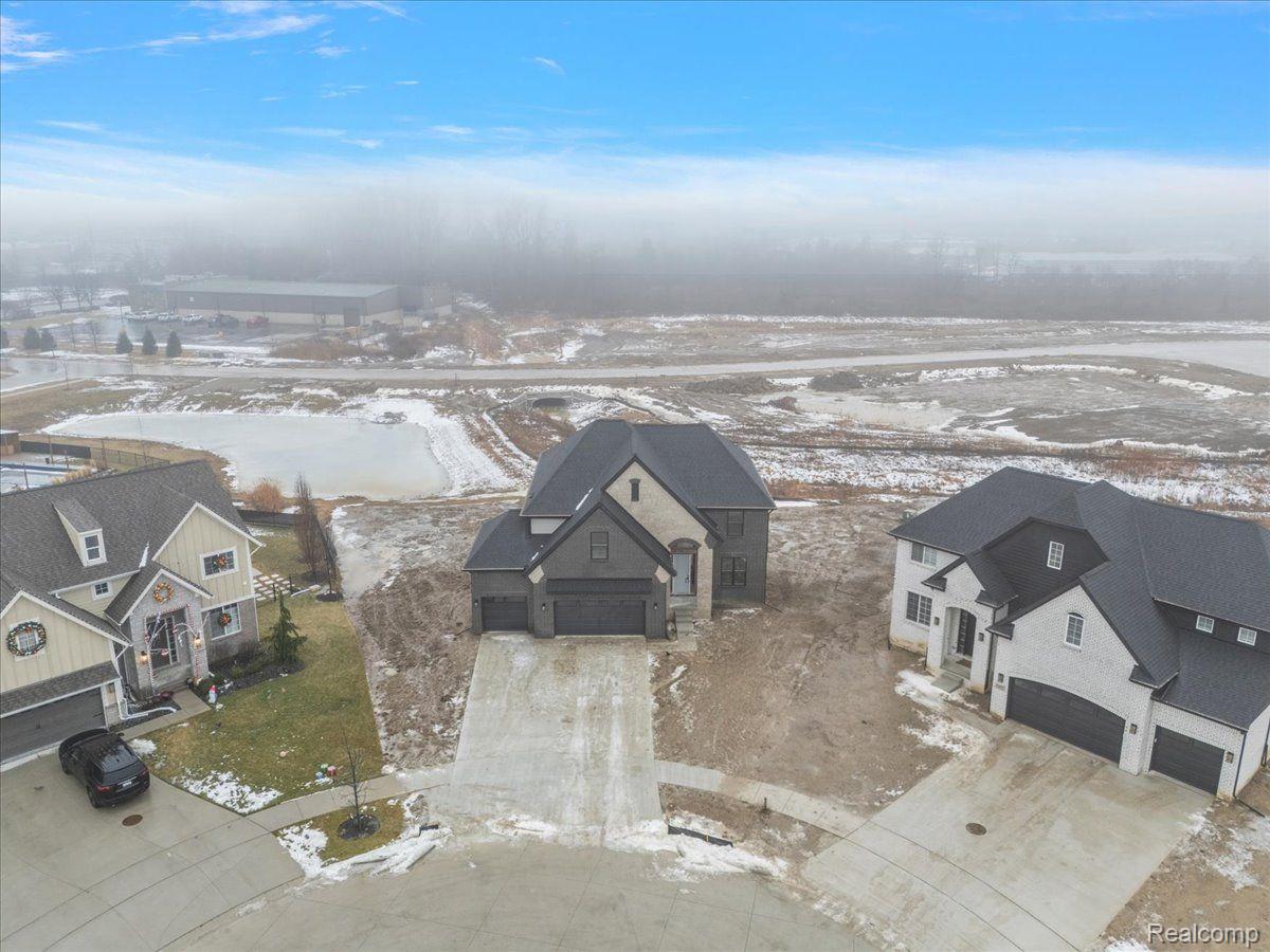 51568 VALLEY VIEW Court