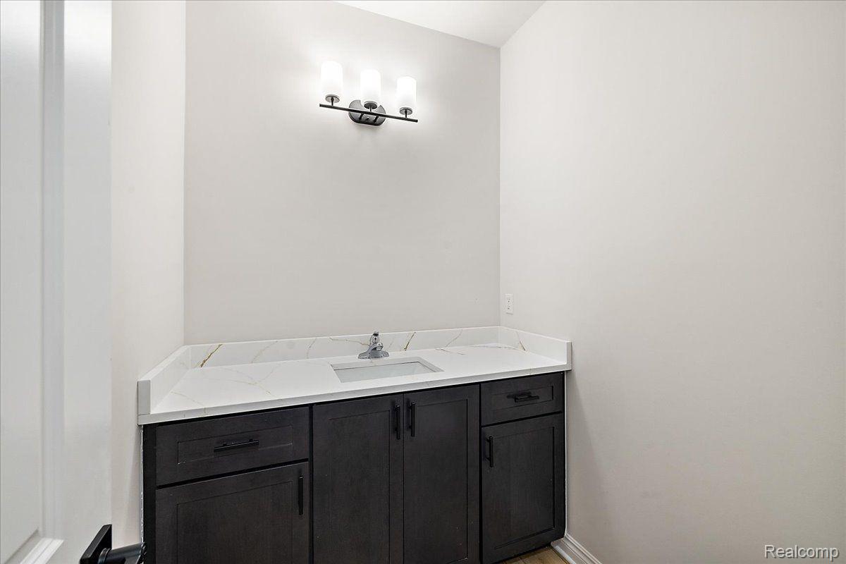 51568 VALLEY VIEW Court