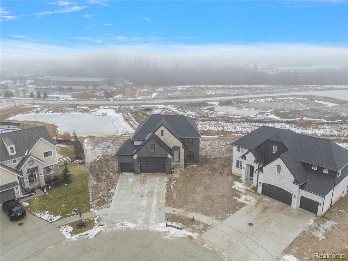 51568 VALLEY VIEW Court