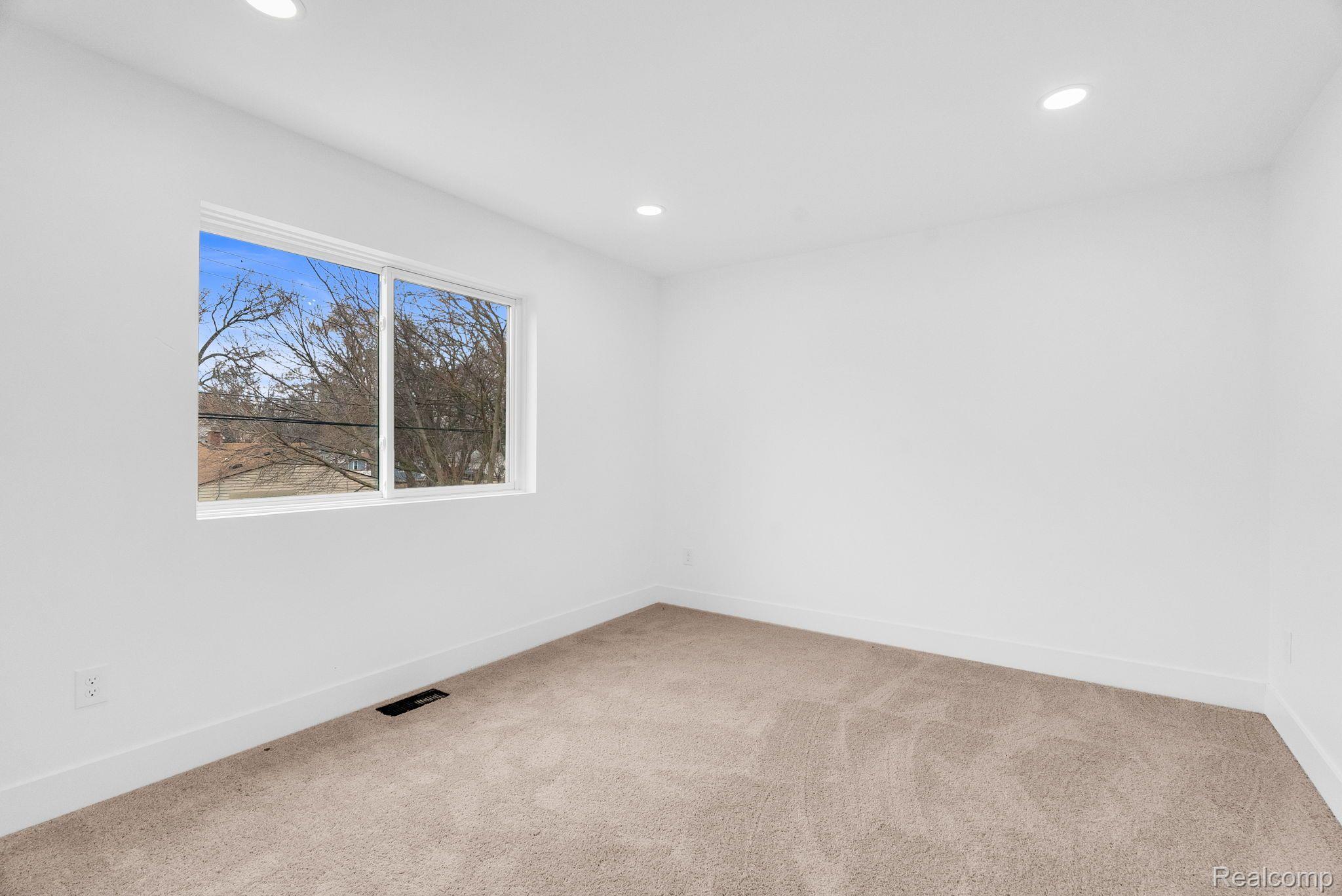 1203 E Evelyn Avenue