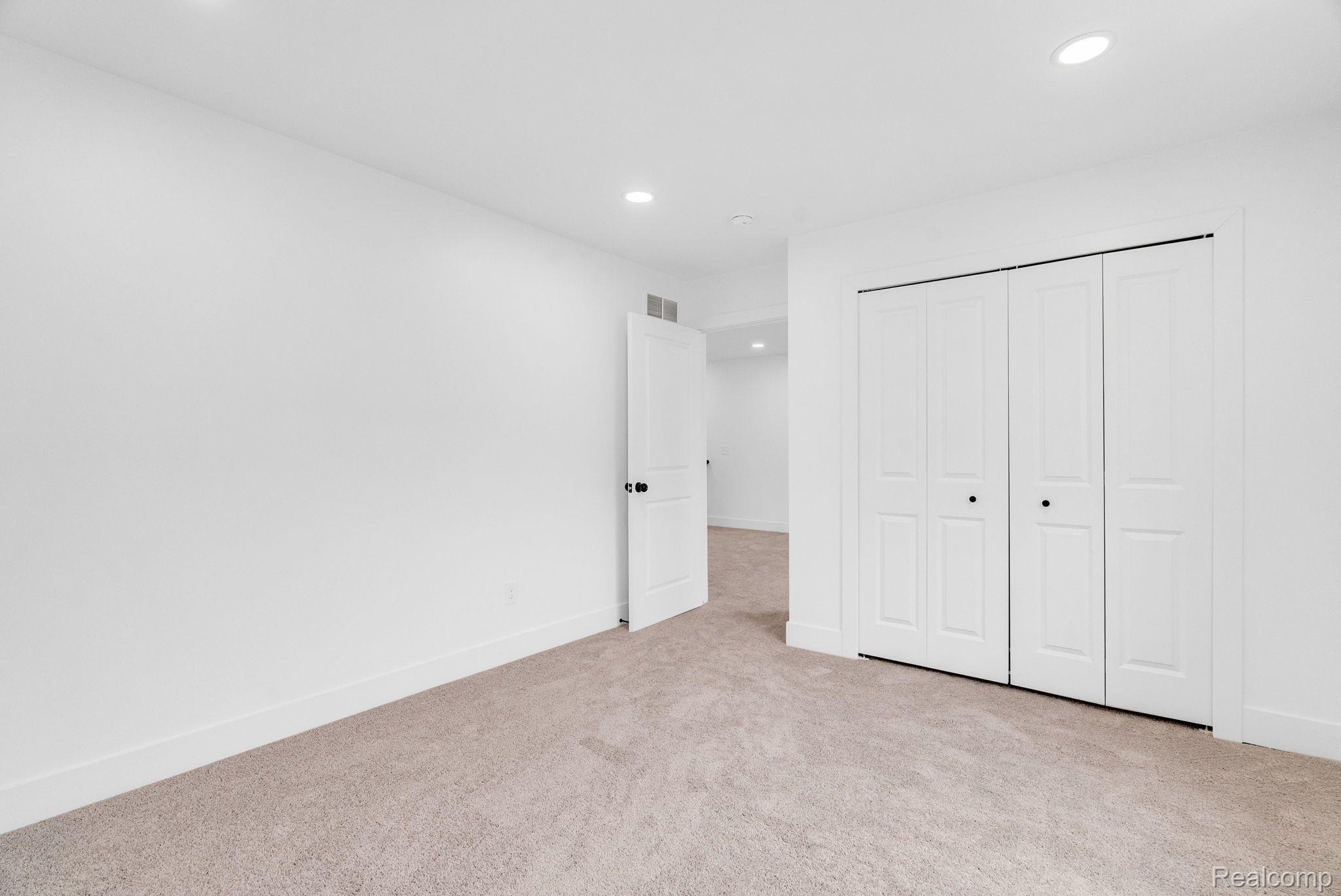 1203 E Evelyn Avenue