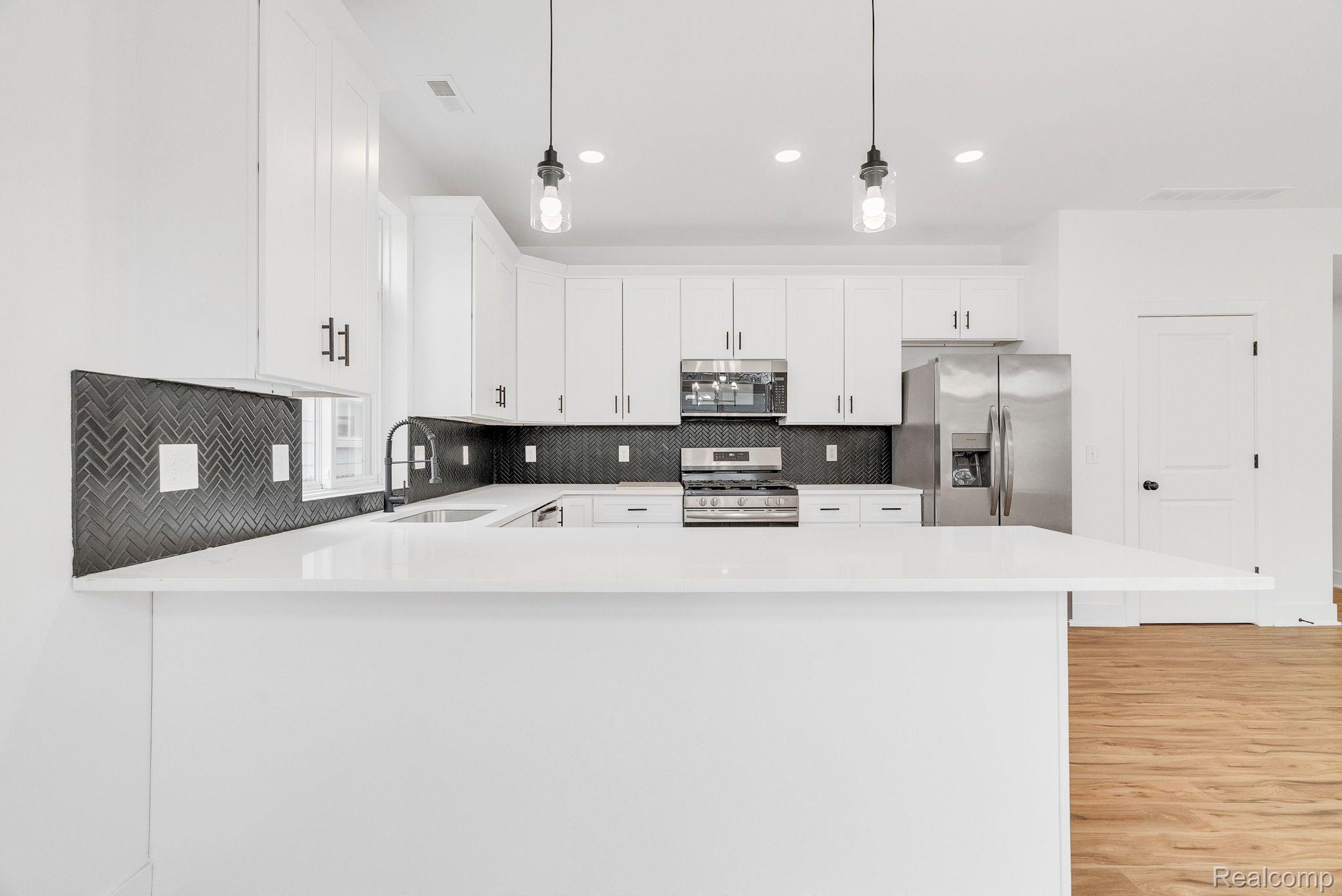 1203 E Evelyn Avenue