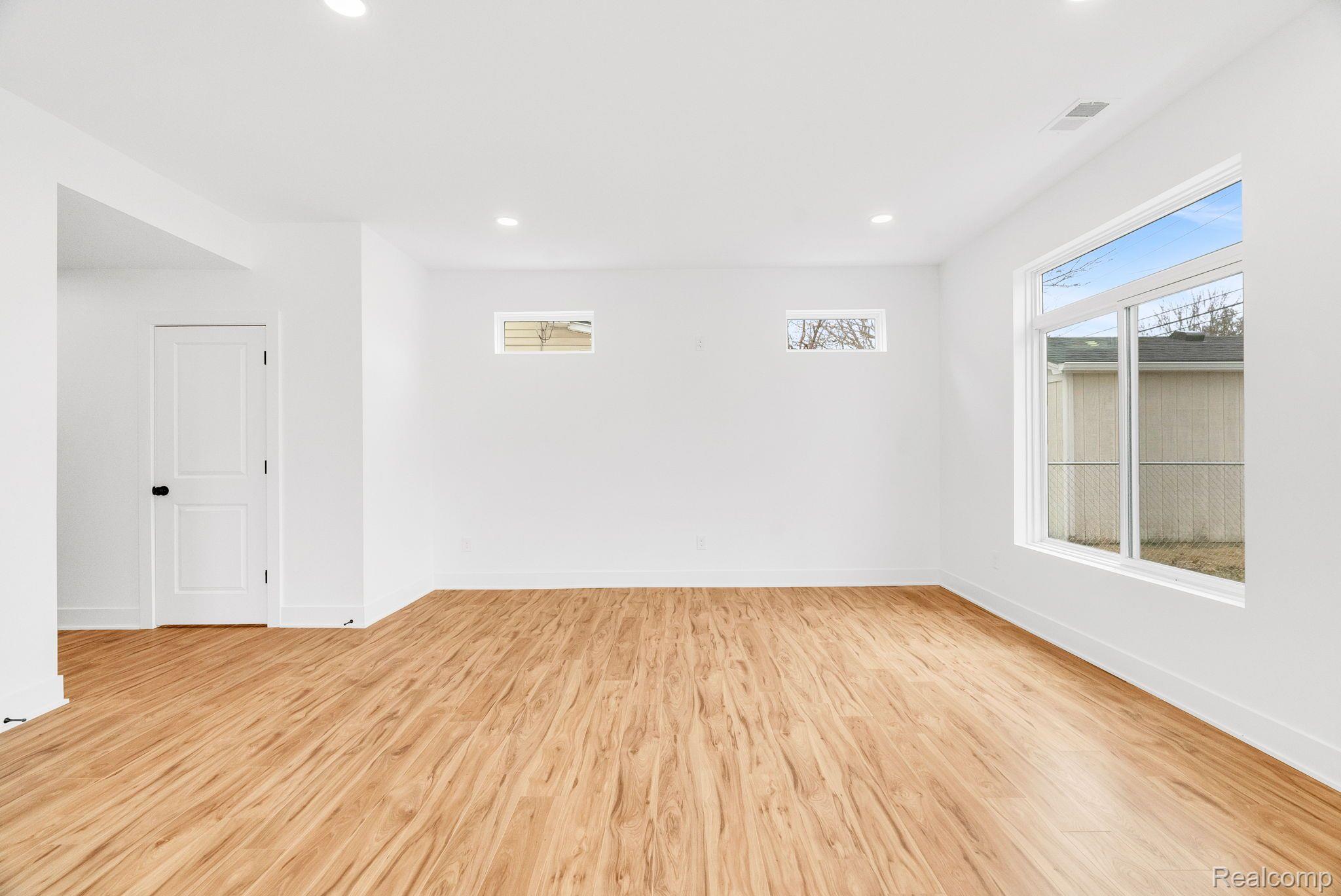 1203 E Evelyn Avenue