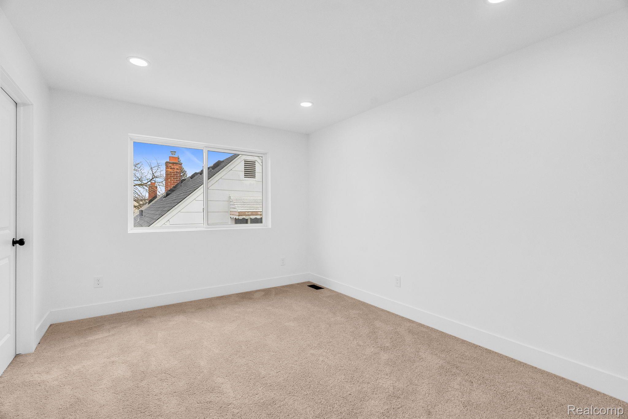 1203 E Evelyn Avenue