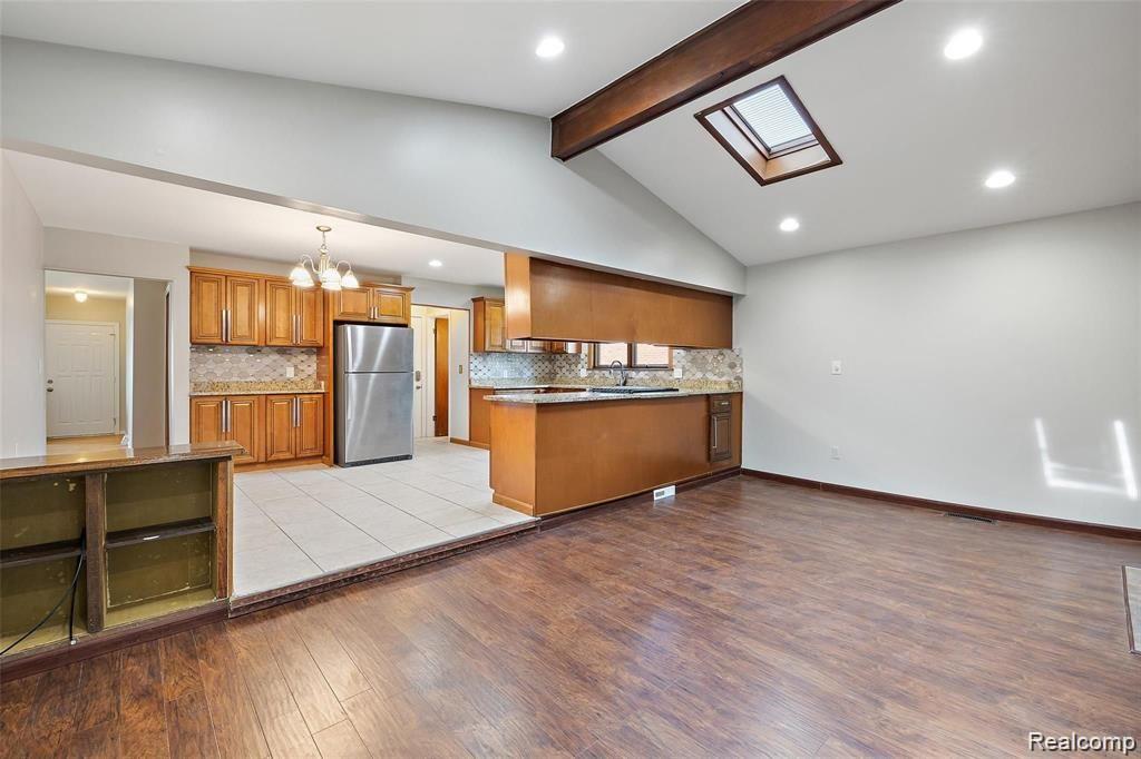 2911 GROVES Drive