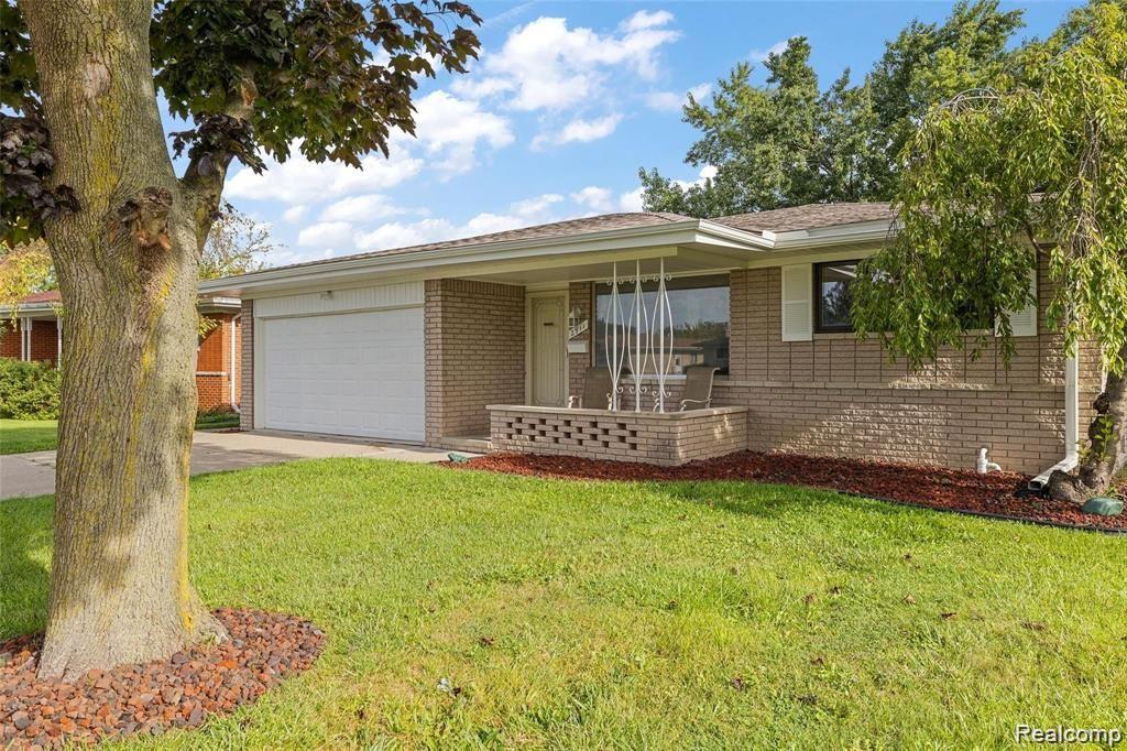 2911 GROVES Drive