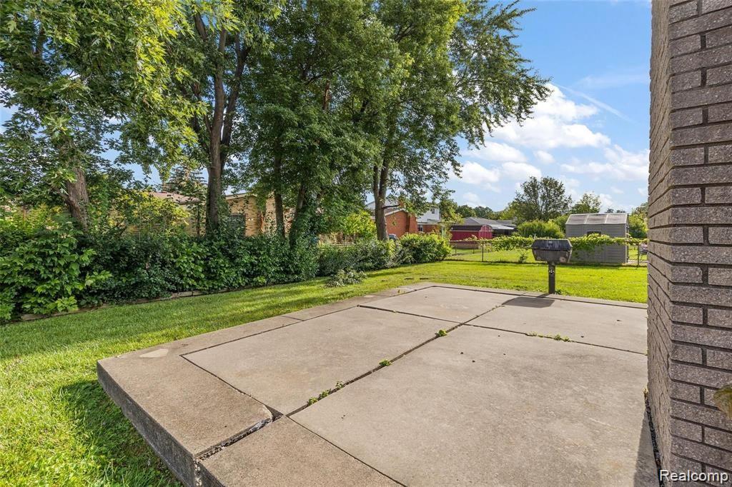 2911 GROVES Drive