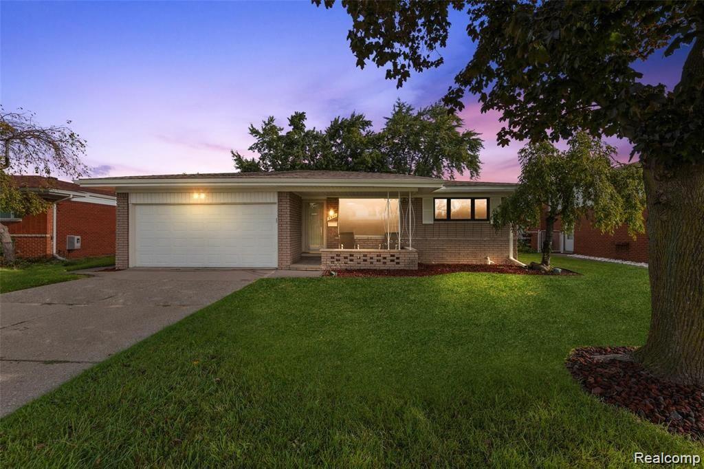 2911 GROVES Drive