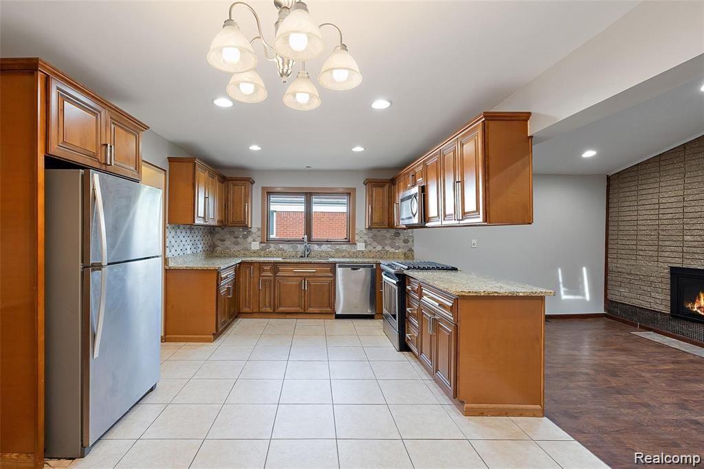 2911 GROVES Drive