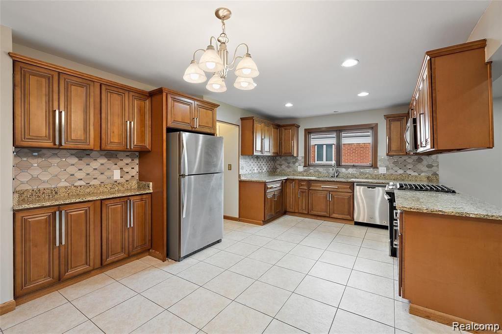 2911 GROVES Drive