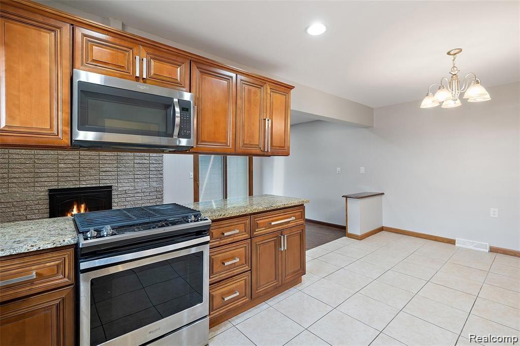2911 GROVES Drive