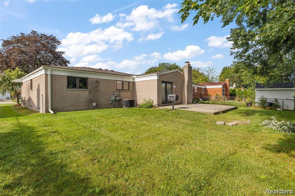 2911 GROVES Drive
