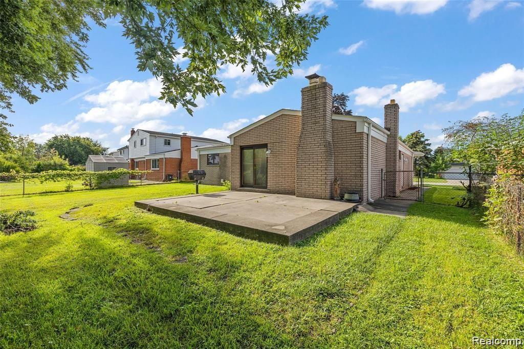 2911 GROVES Drive