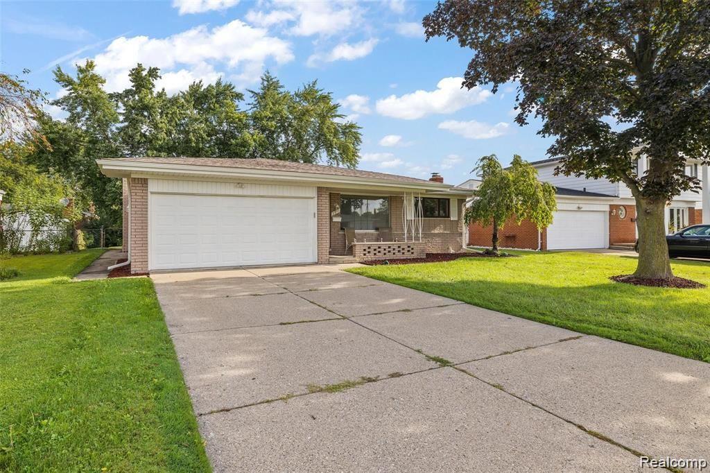 2911 GROVES Drive