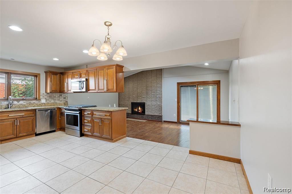 2911 GROVES Drive