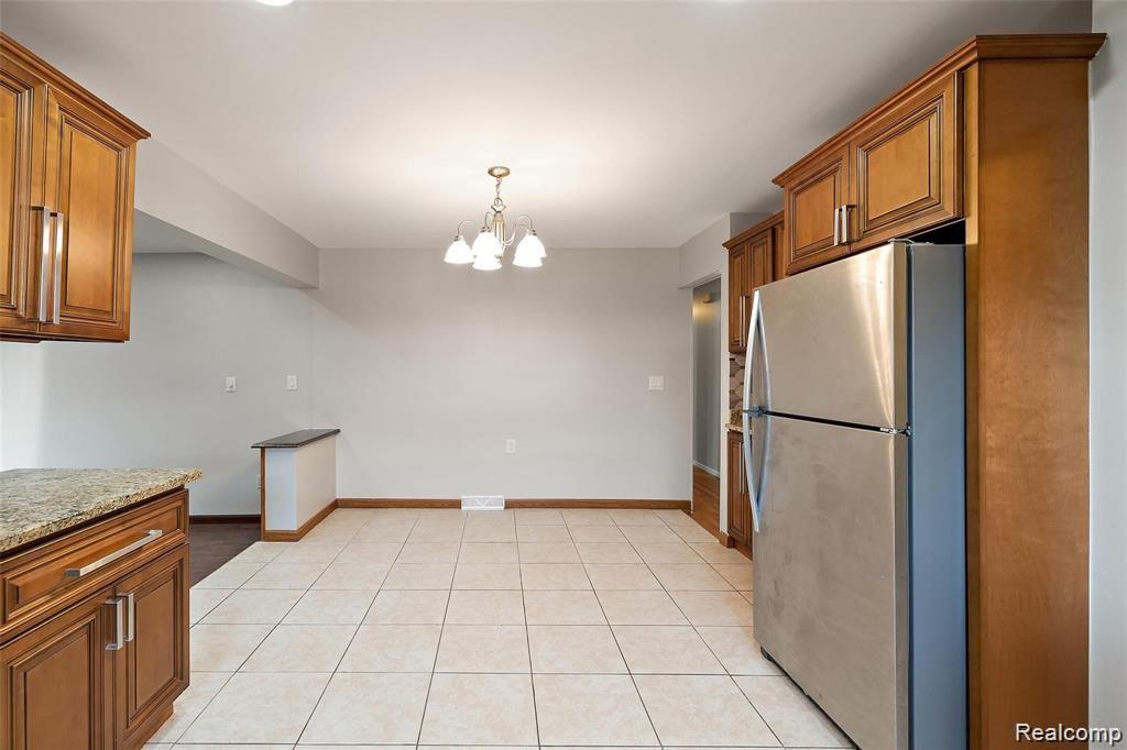 2911 GROVES Drive
