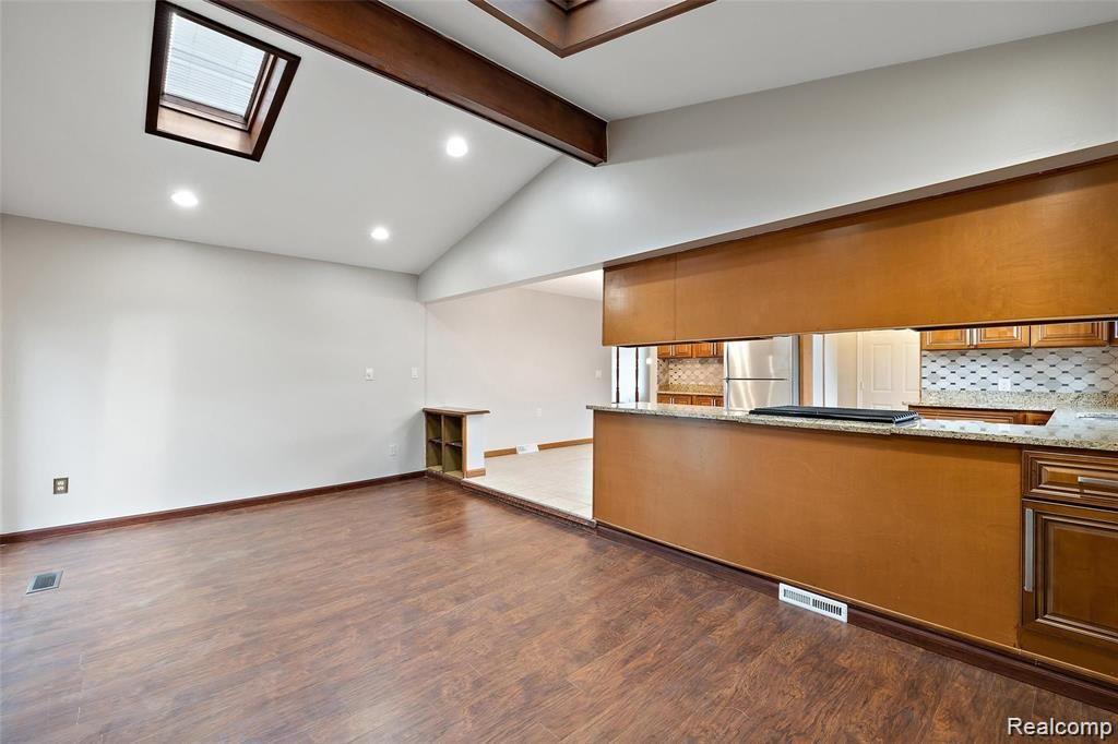 2911 GROVES Drive