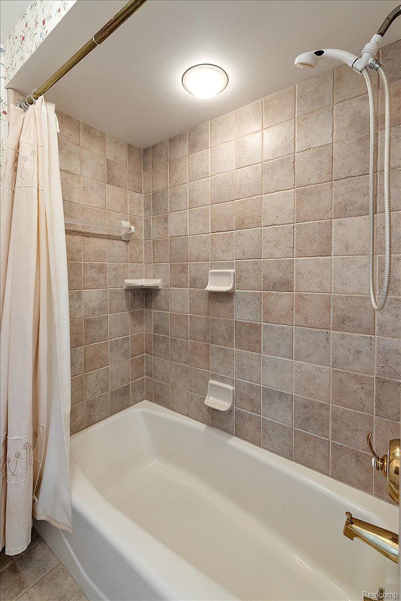 1828 NORTHUMBERLAND Drive