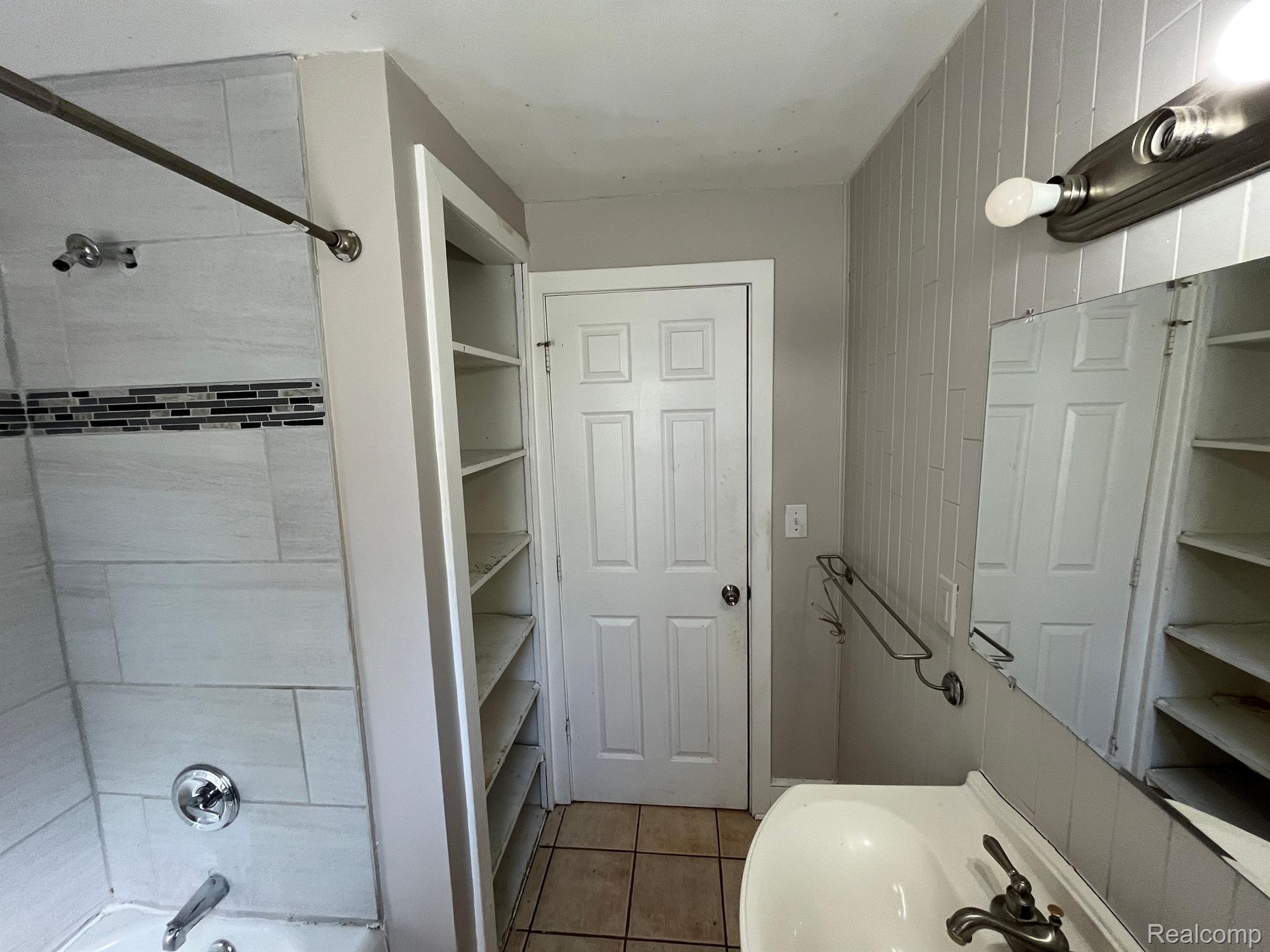 18474 Glenmore