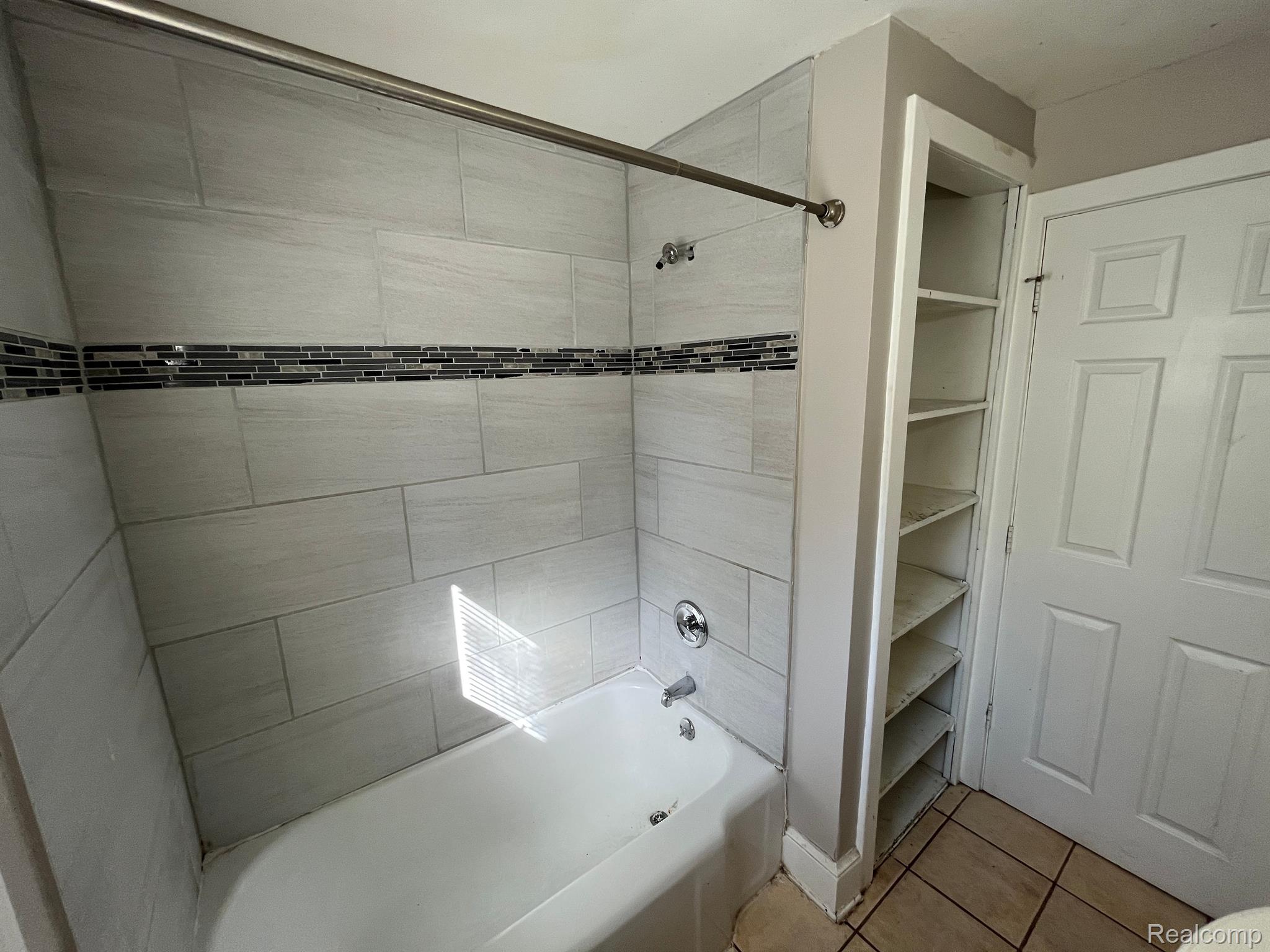18474 Glenmore