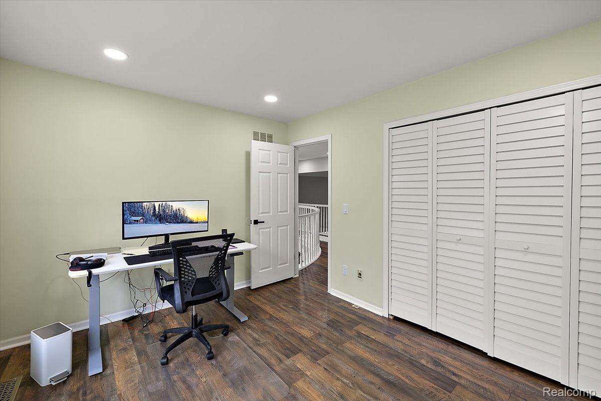 1335 BEMBRIDGE Drive