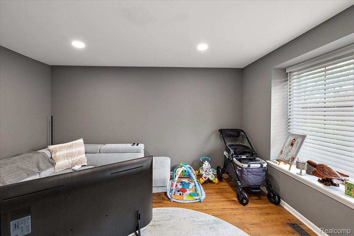 1335 BEMBRIDGE Drive