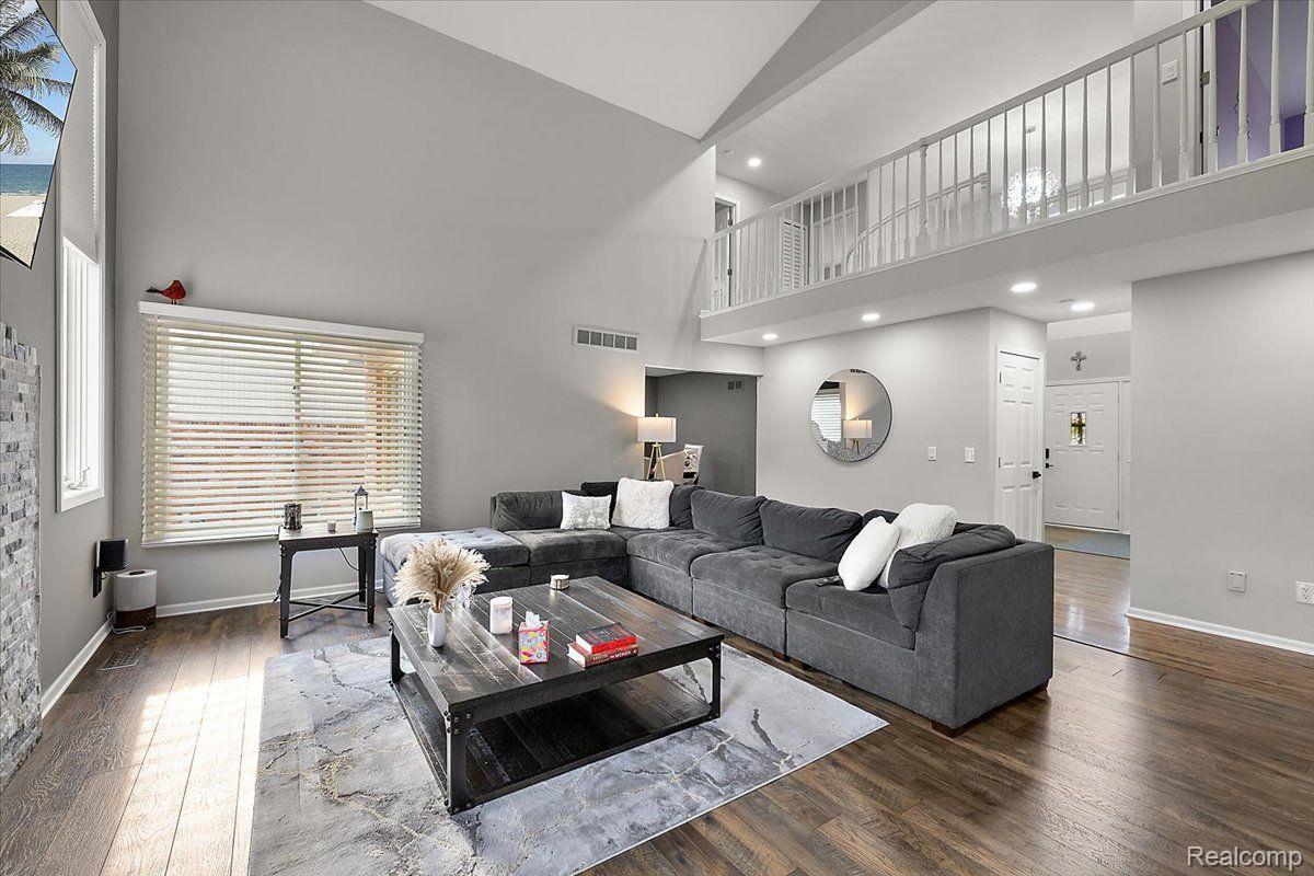 1335 BEMBRIDGE Drive