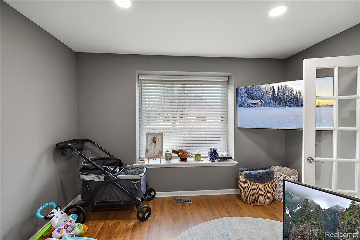 1335 BEMBRIDGE Drive