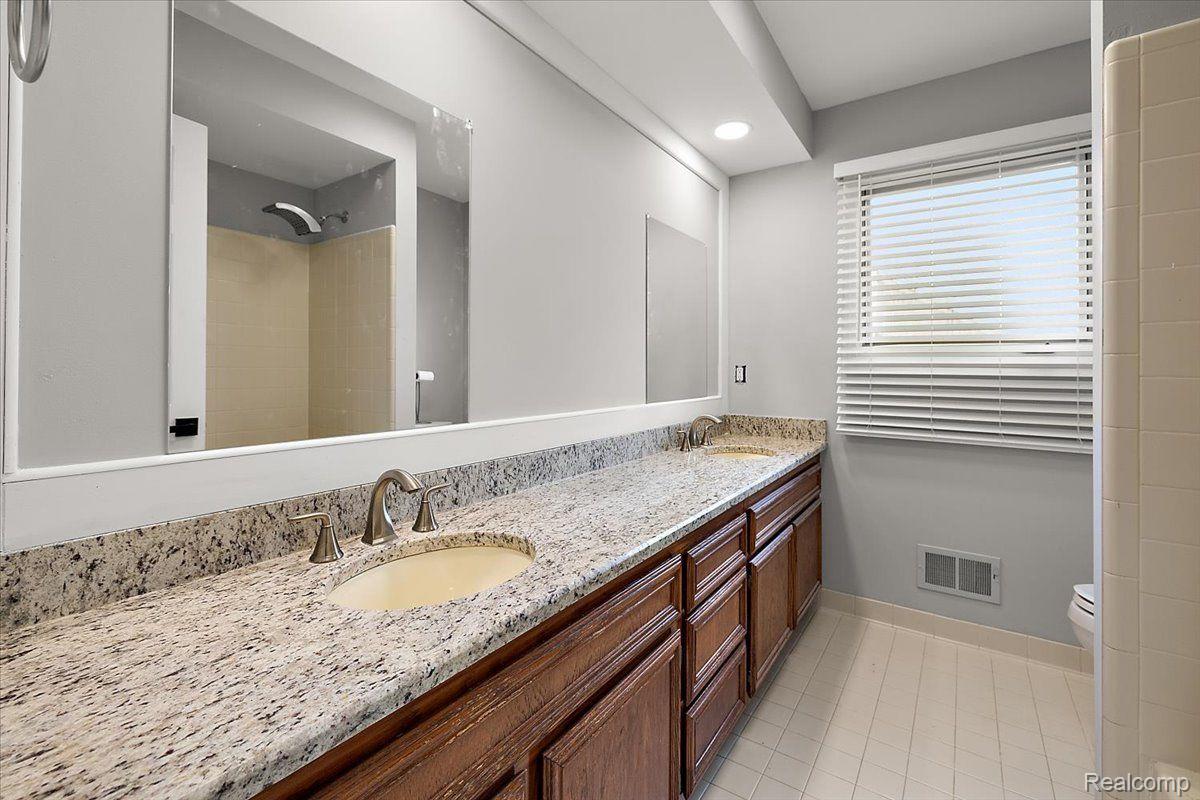 1335 BEMBRIDGE Drive