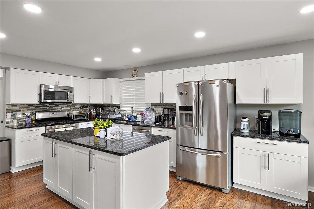 1335 BEMBRIDGE Drive