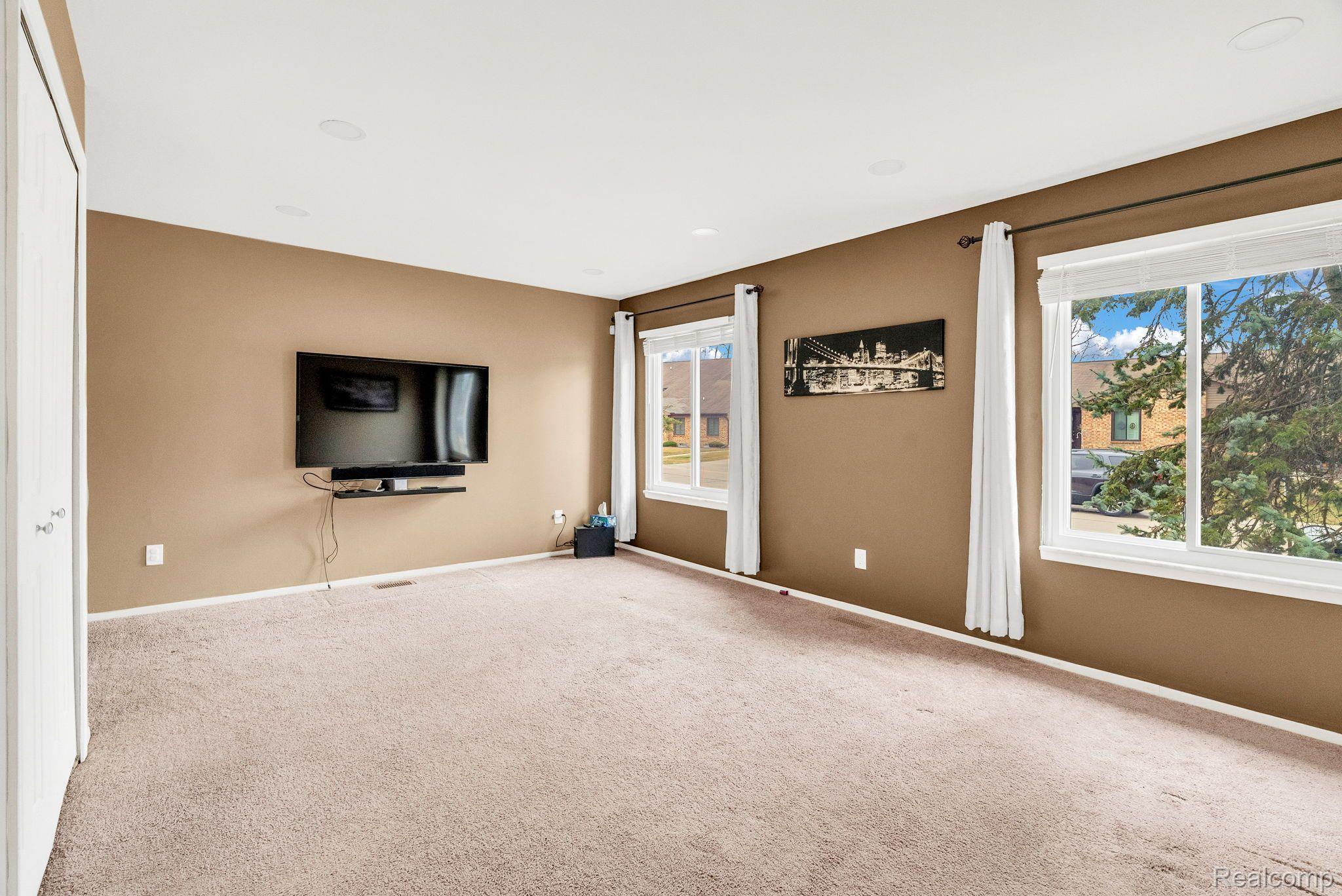 37231 GLENBROOK Drive