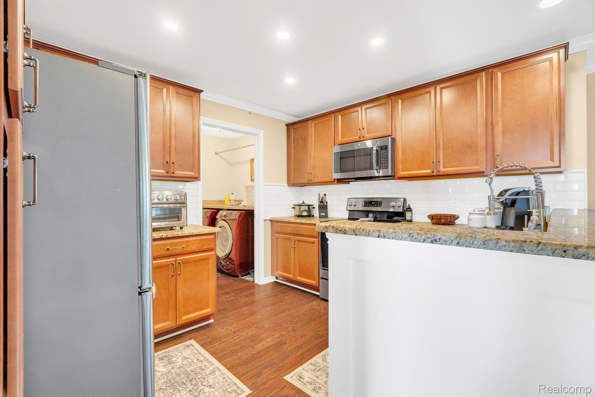 6985 BOULDER POINTE Drive