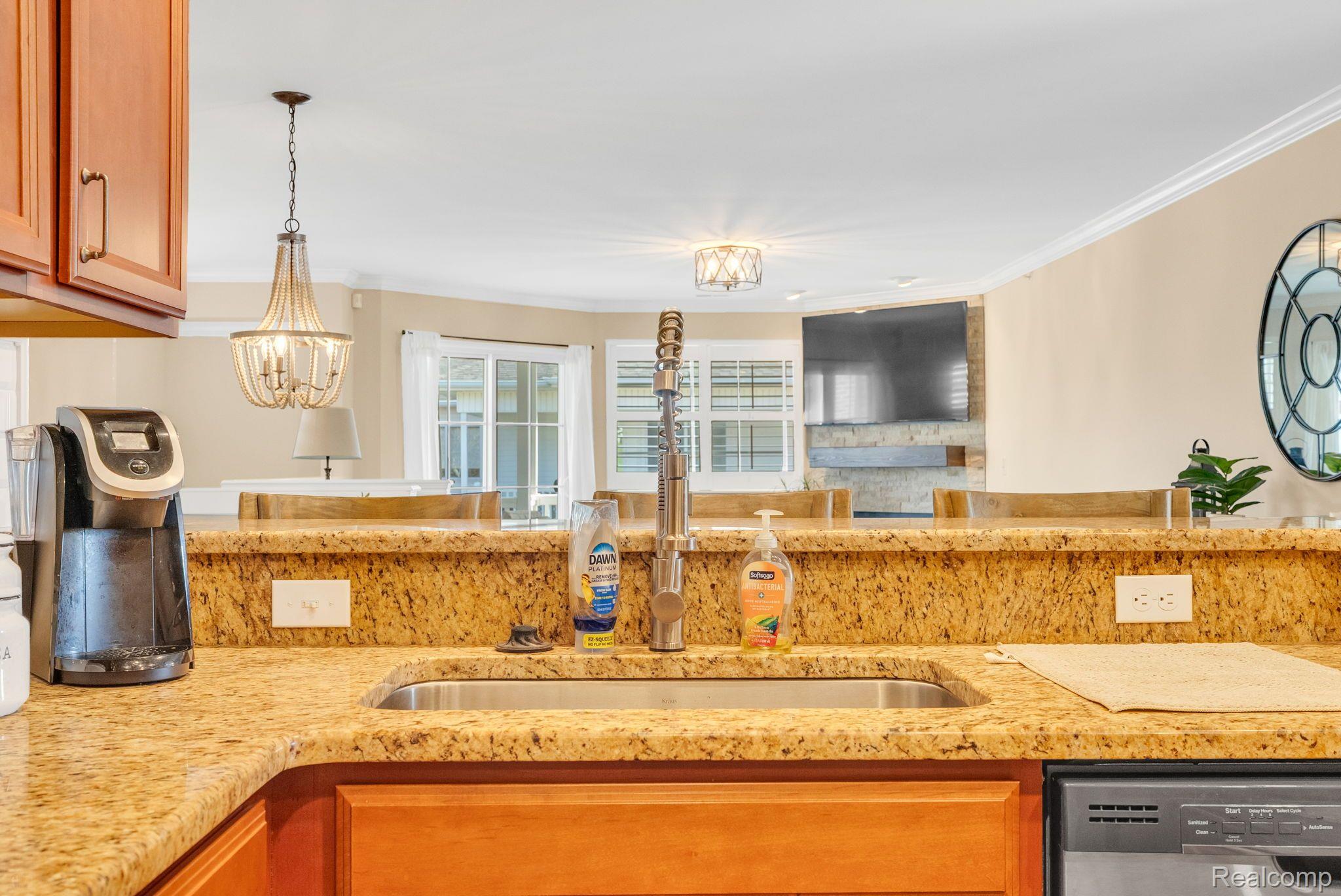 6985 BOULDER POINTE Drive