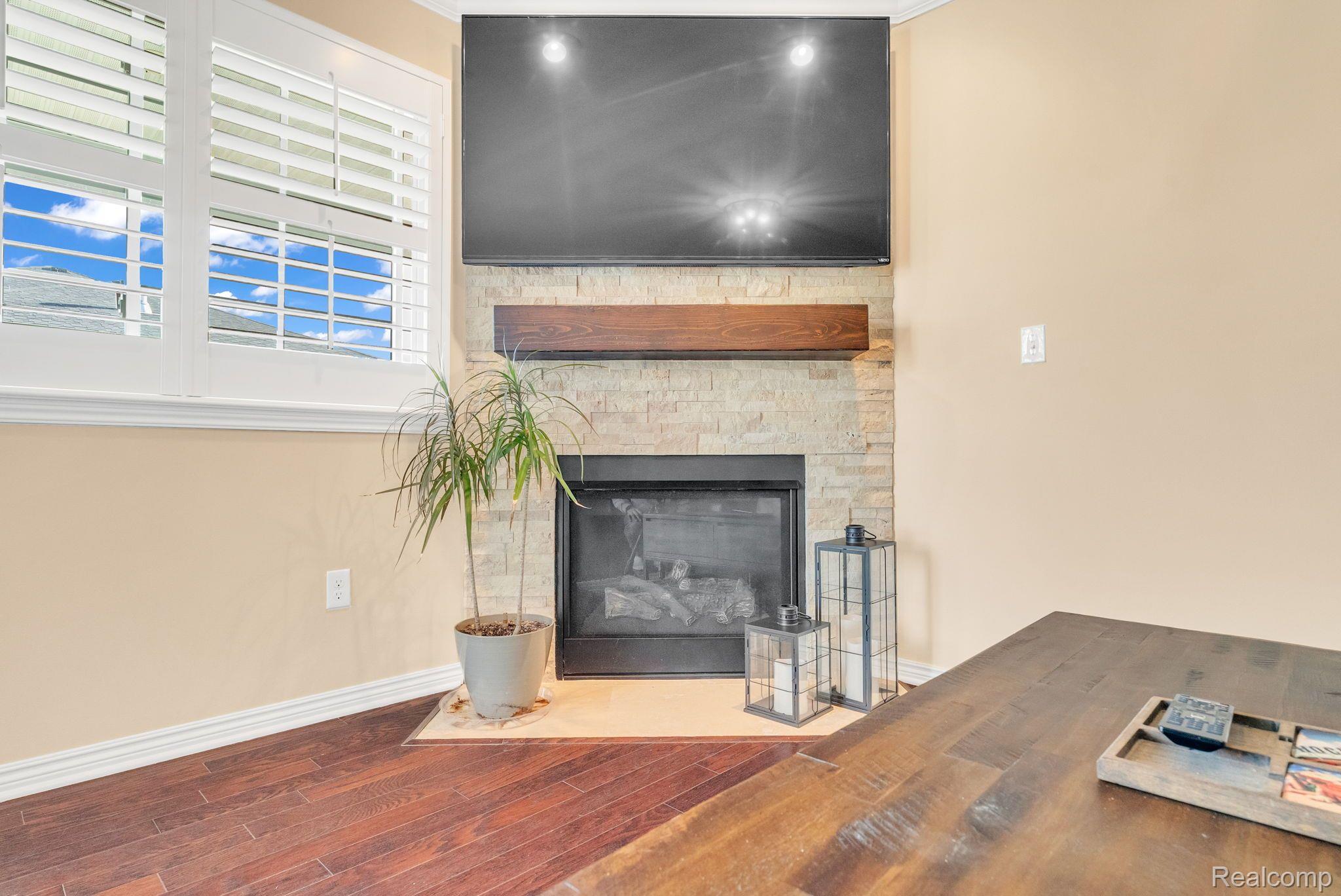 6985 BOULDER POINTE Drive