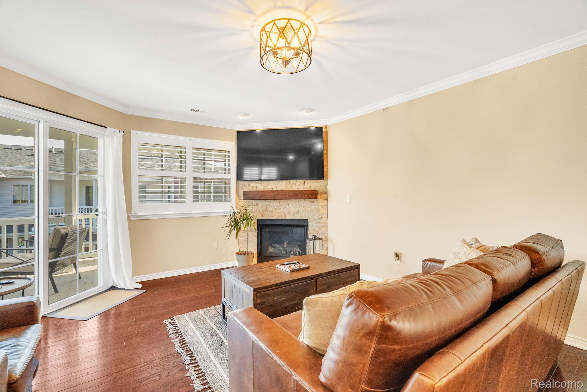 6985 BOULDER POINTE Drive