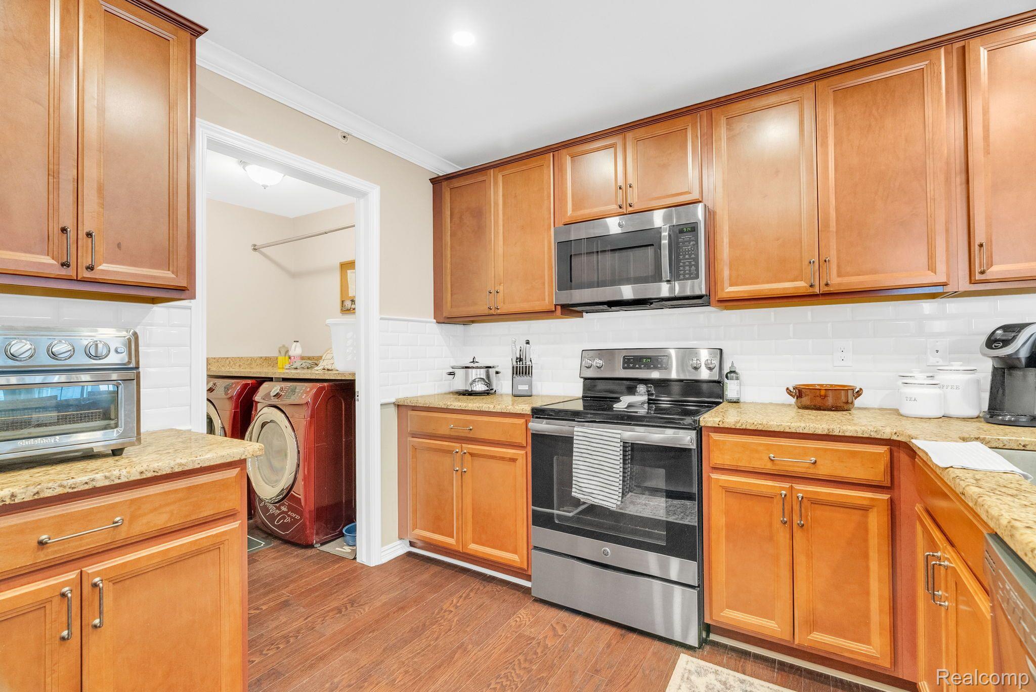 6985 BOULDER POINTE Drive