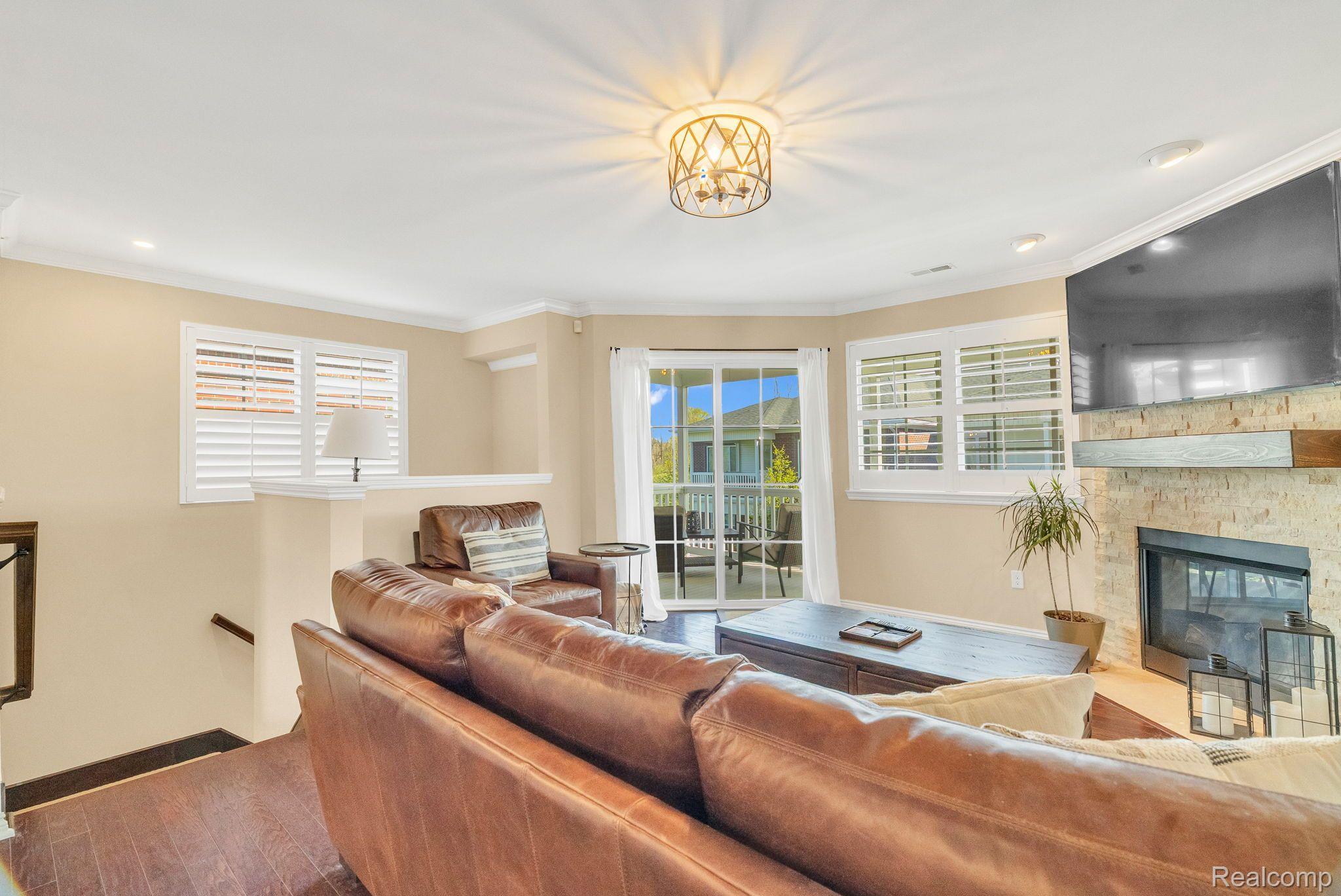 6985 BOULDER POINTE Drive