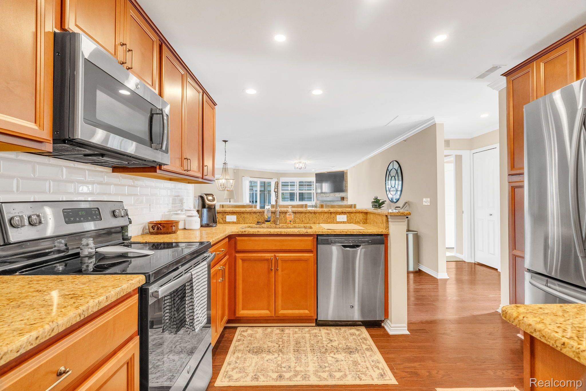 6985 BOULDER POINTE Drive