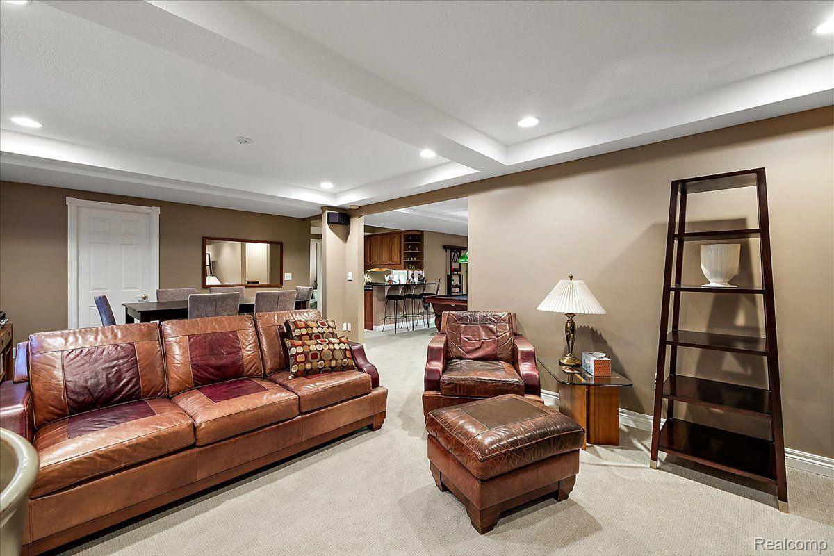 244 GLENMOOR Drive