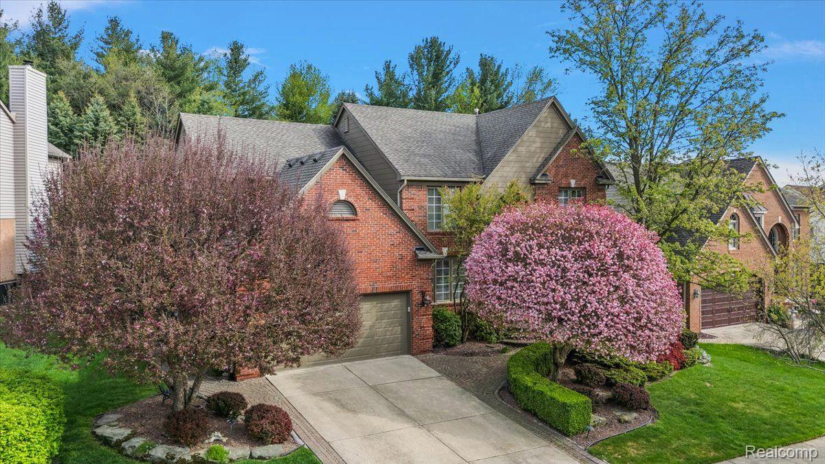 244 GLENMOOR Drive