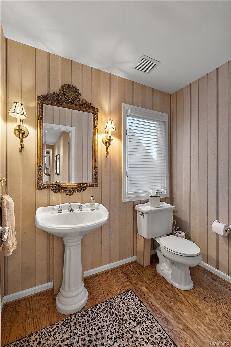 244 GLENMOOR Drive