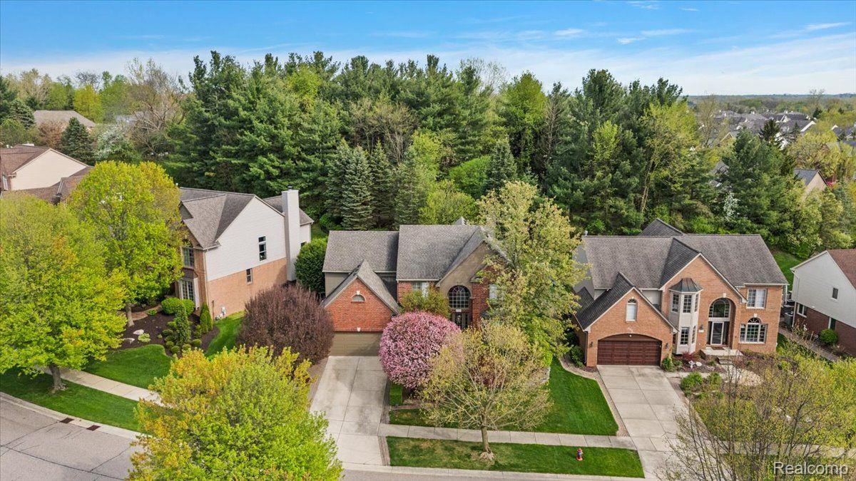 244 GLENMOOR Drive