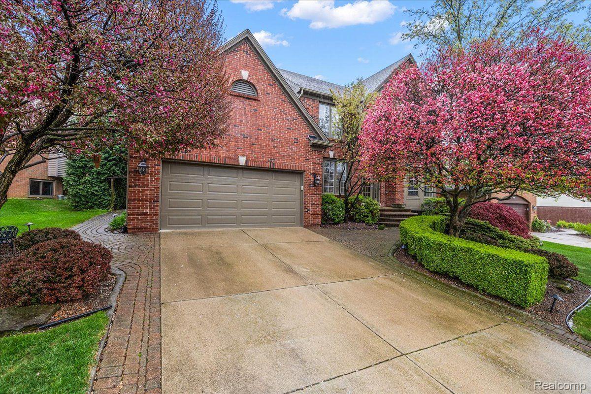 244 GLENMOOR Drive